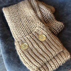 Michael Kors Knitted Pocket Scarf